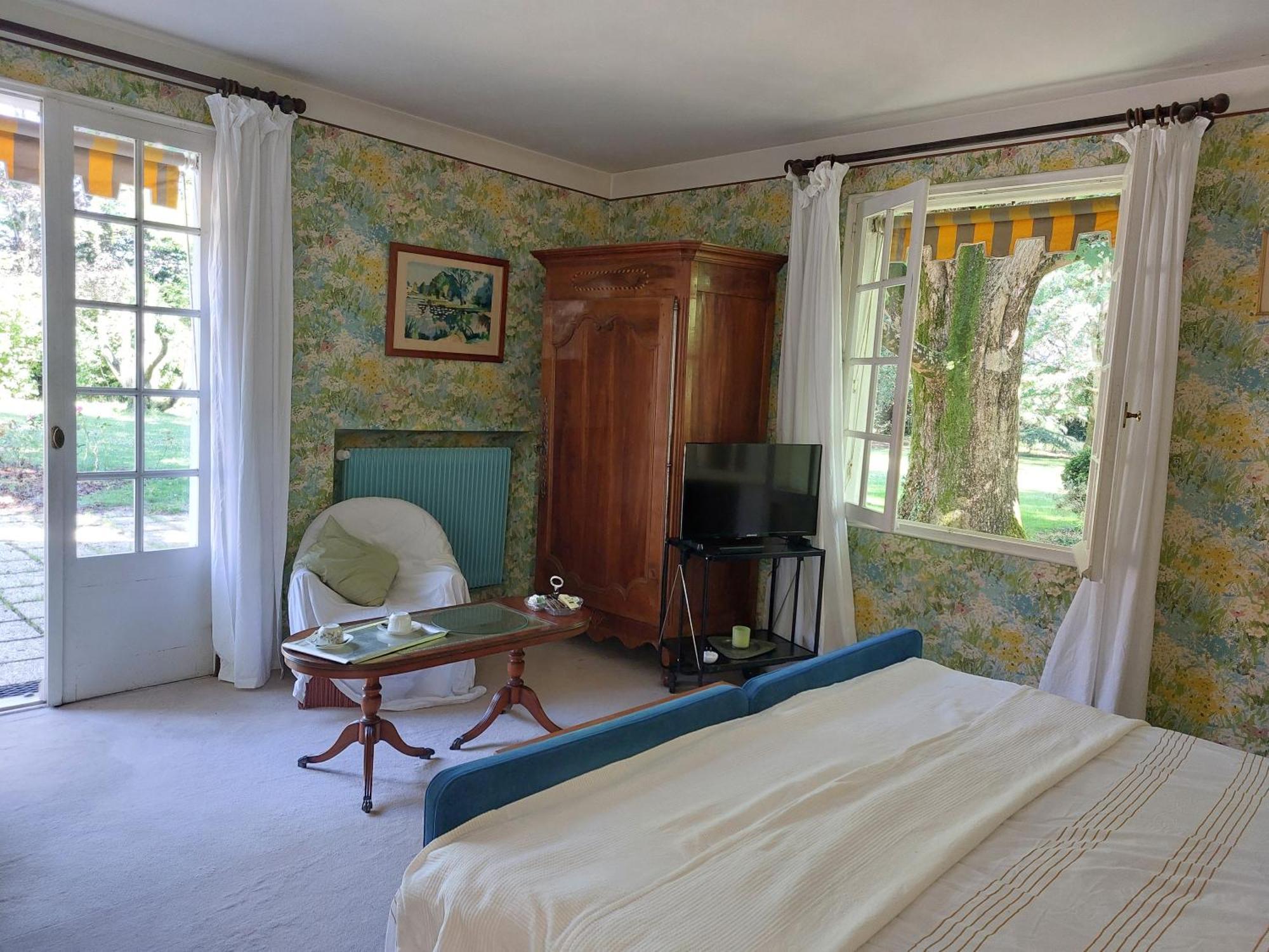 Les Allees Du Chateau Le Mazeau Bagian luar foto